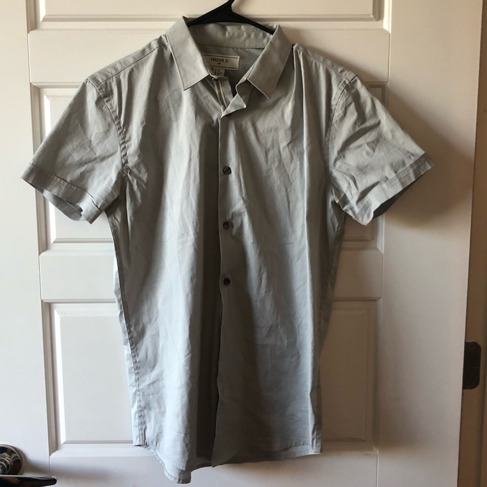 Men’s gray button up